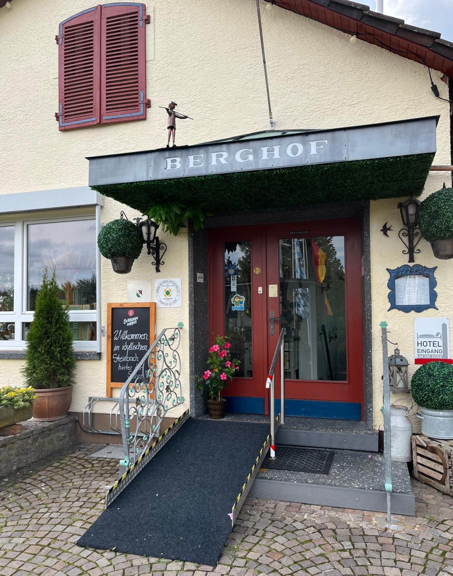 Hotel-Restaurant Berghof Johannesberg エクステリア 写真
