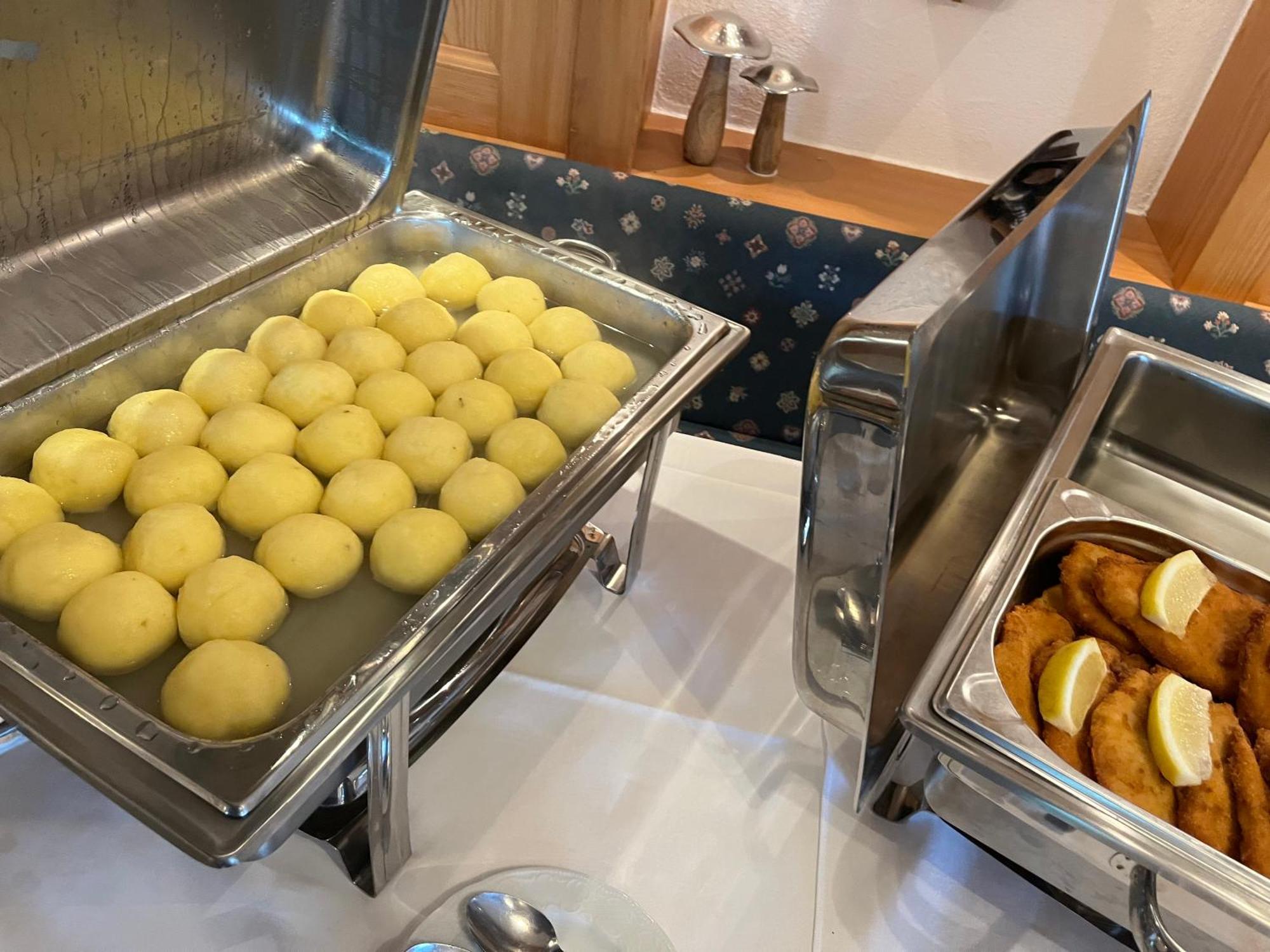Hotel-Restaurant Berghof Johannesberg エクステリア 写真