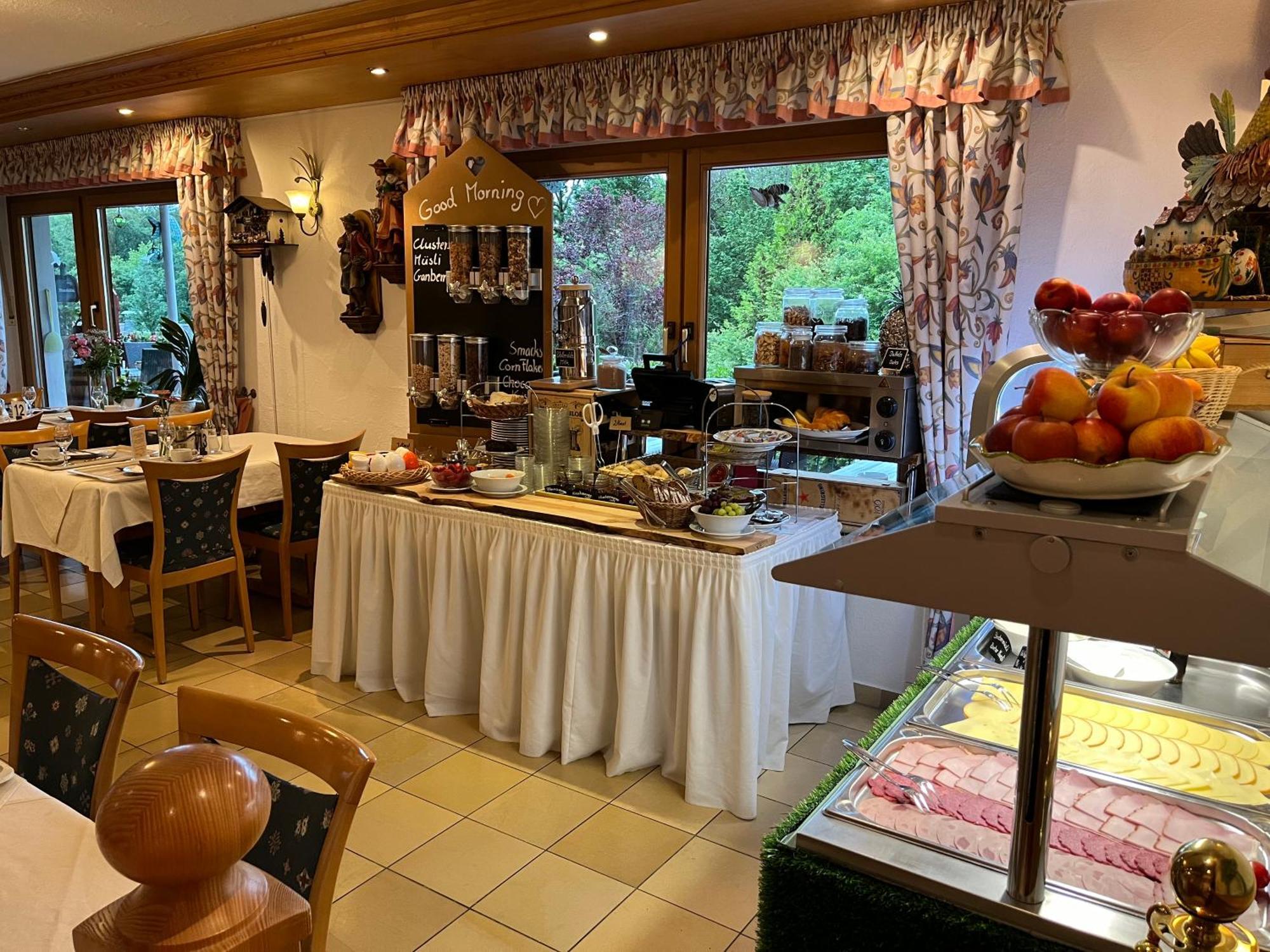 Hotel-Restaurant Berghof Johannesberg エクステリア 写真