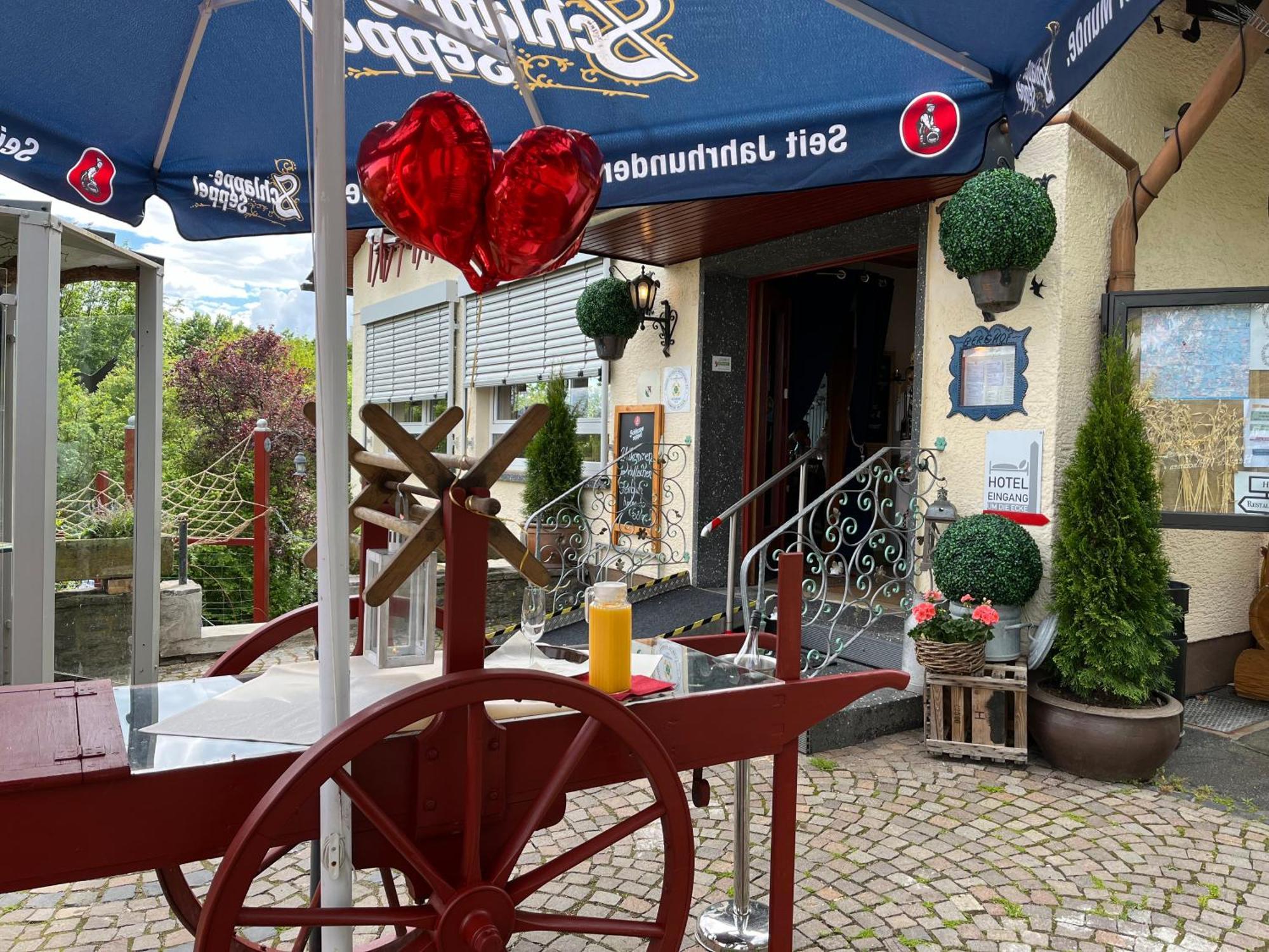 Hotel-Restaurant Berghof Johannesberg エクステリア 写真